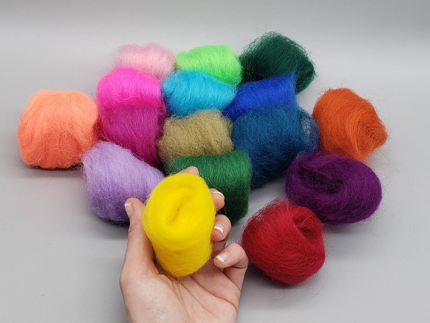 Large Wool Color Box- 16 Colors - Wooliza