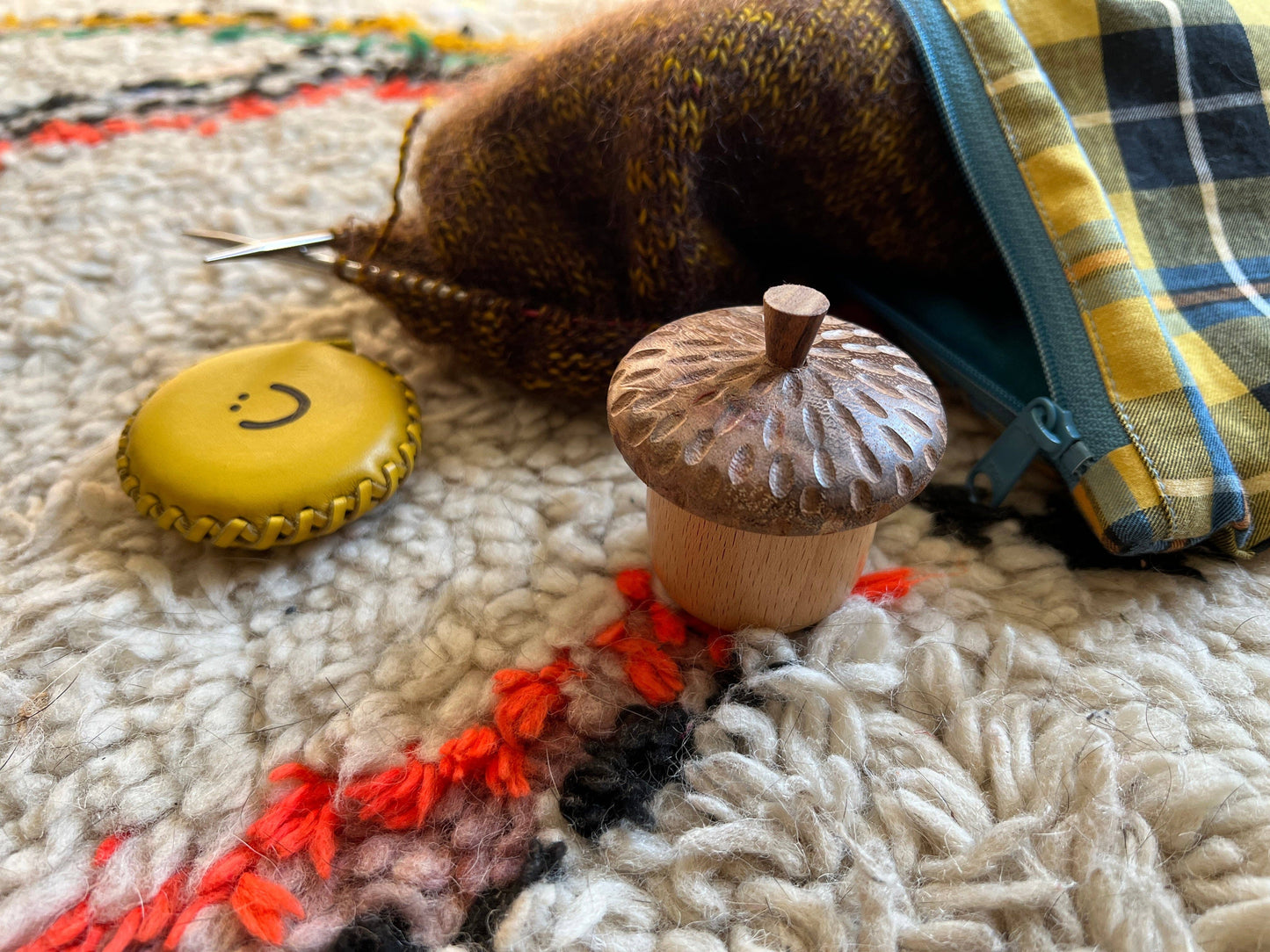 Stitch Marker Holding Acorn - DEGEN