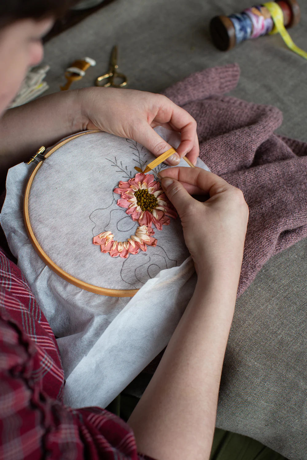 Embroidery on Knits - Softcover - Laine