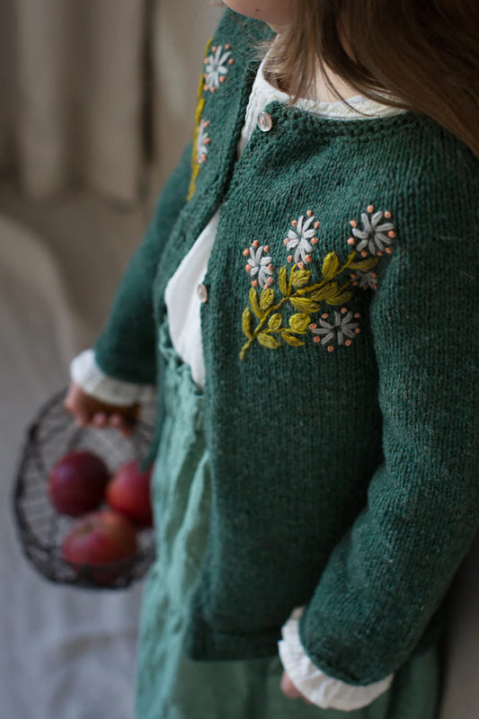 Embroidery on Knits - Softcover -  Laine
