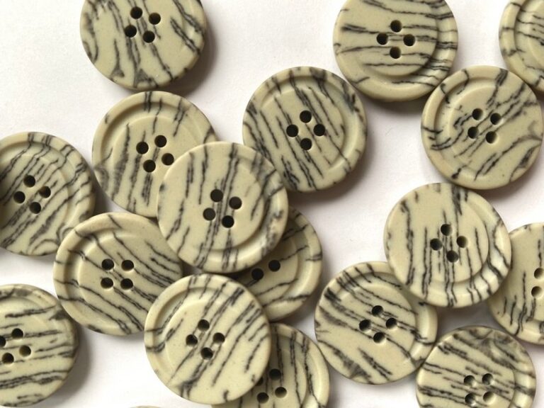 Recycled Horn Buttons - 22mm