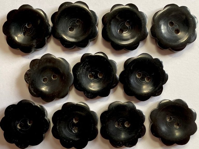 Black Horn Flower Buttons- 22mm