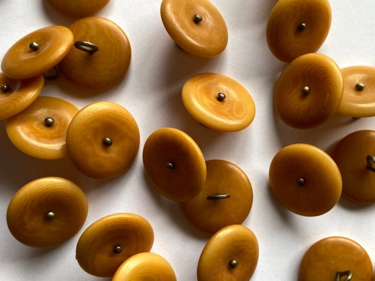 Corozo Button w/ Brass Shank - 15mm