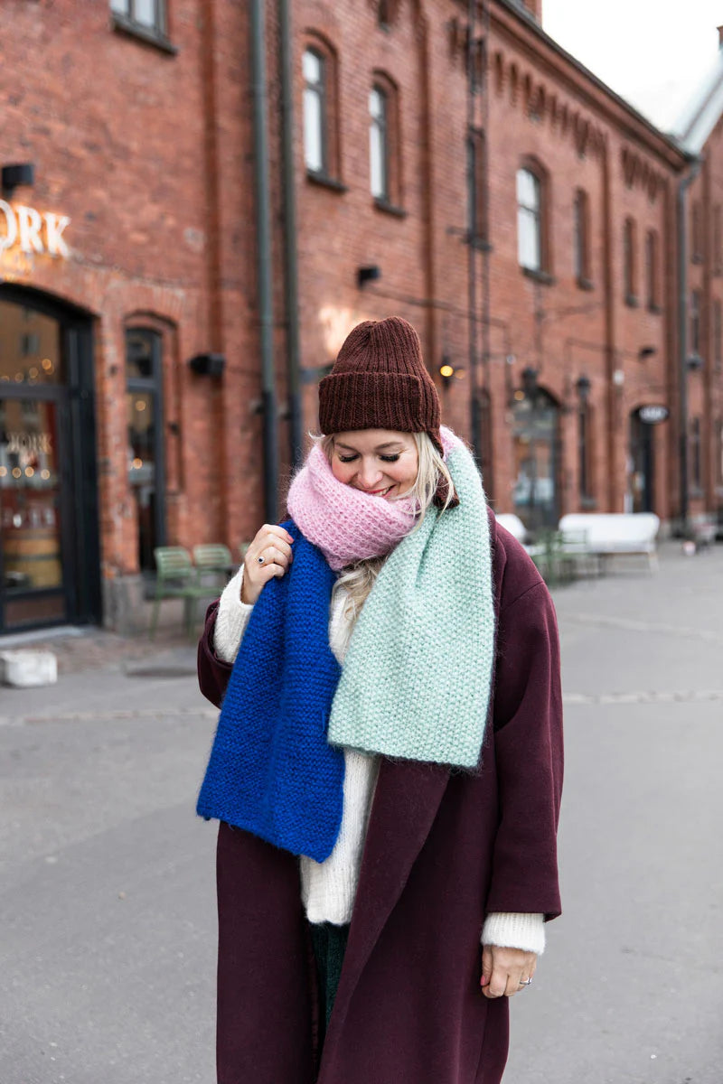 Everyday Knits: Easy Wardrobe Essentials - Laine