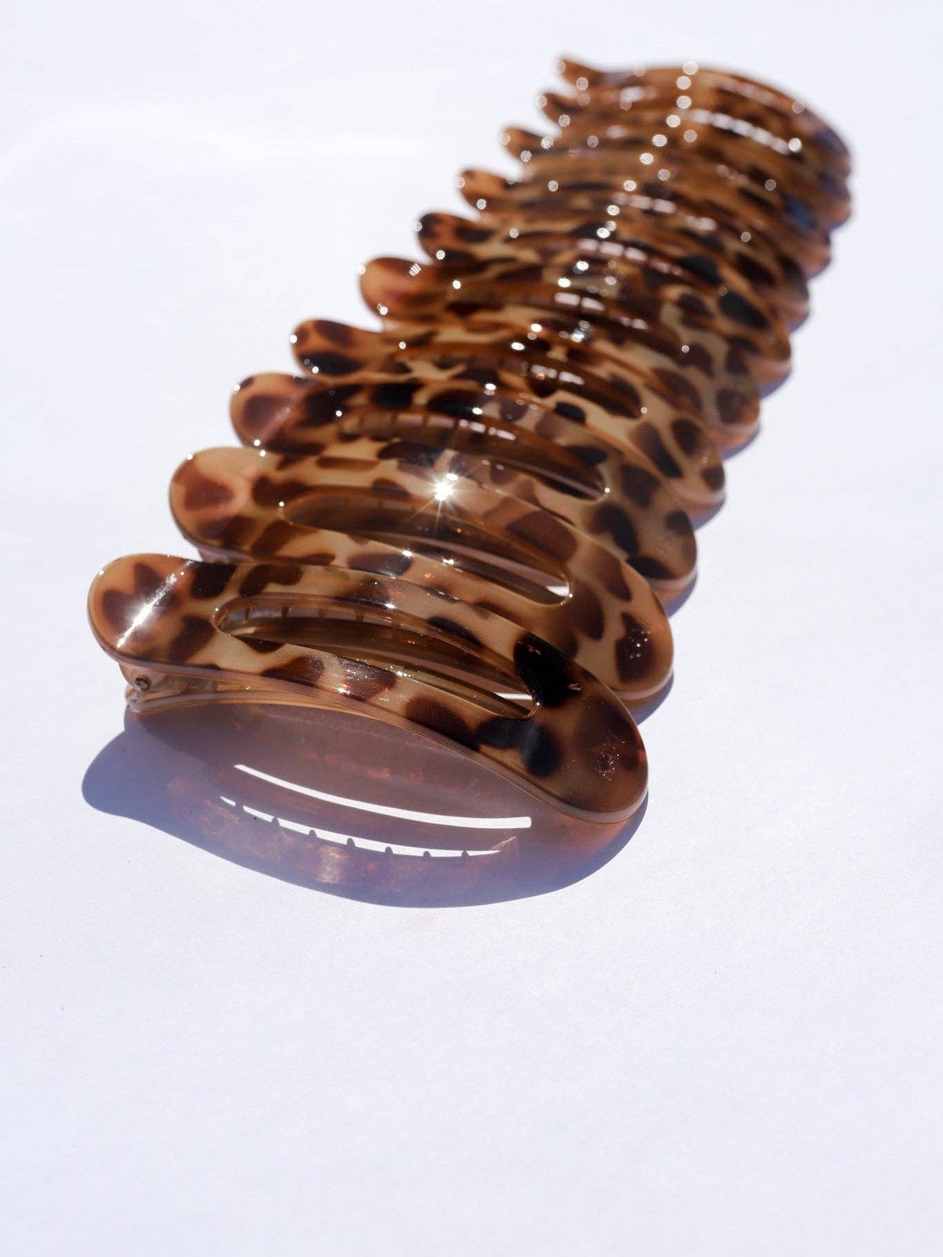 Lay Down Claws - KAXI