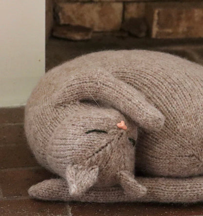Victorian Housecats to Knit - by Sara Elizabeth Kellner