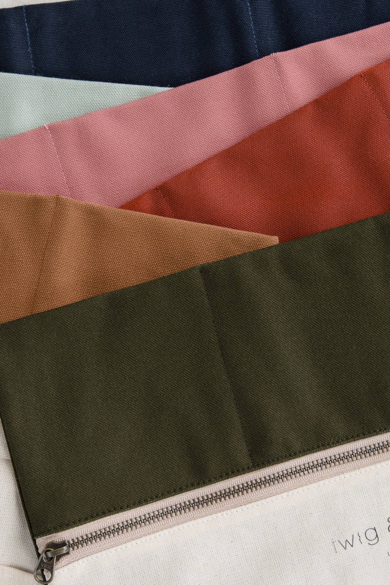 Standard canvas interchangeable needle case
