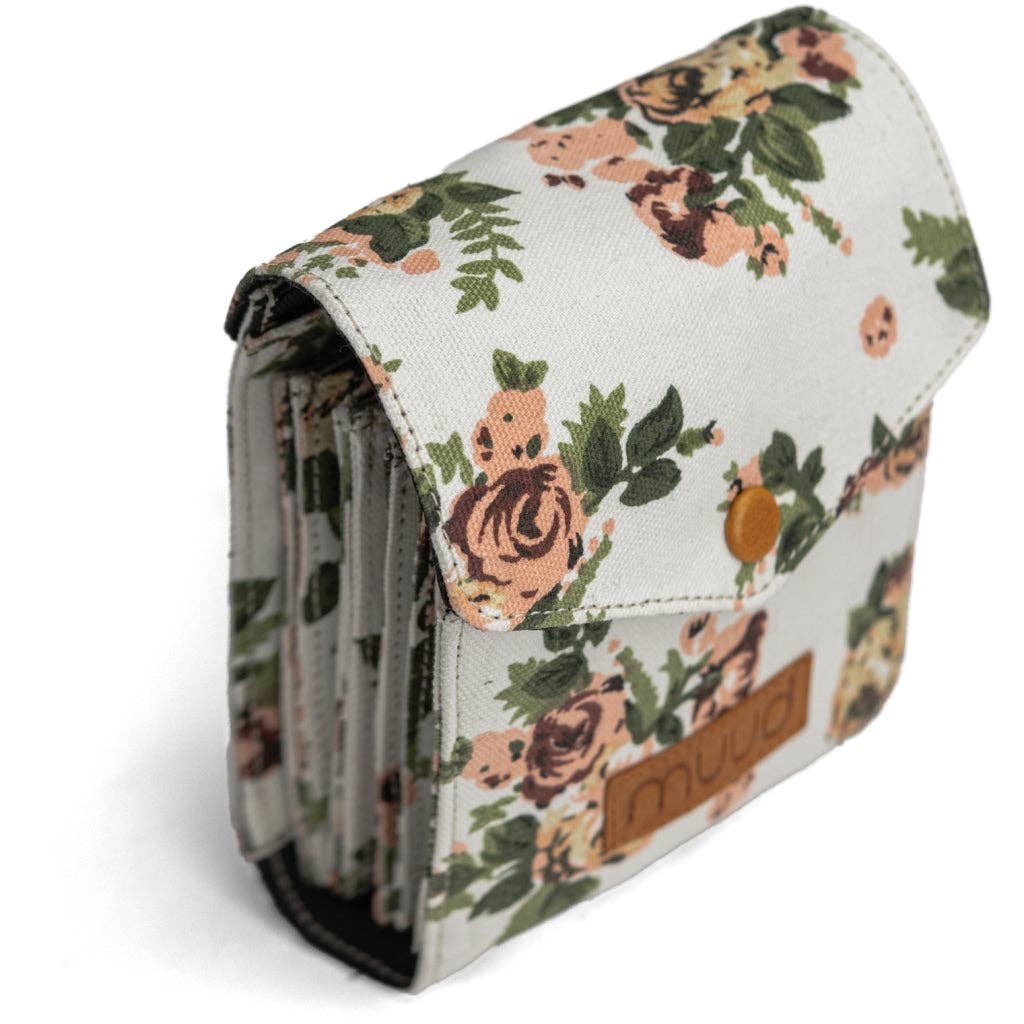 Betina Needle Case