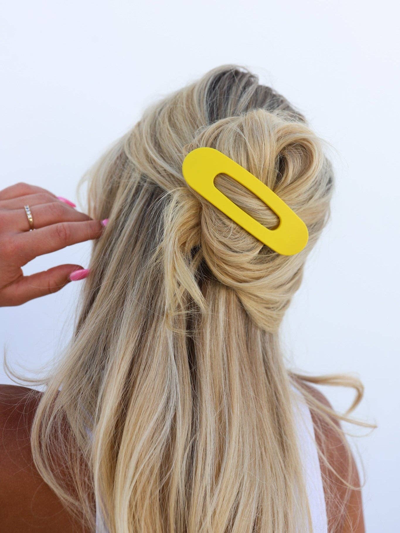 Lay Down Claws - KAXI