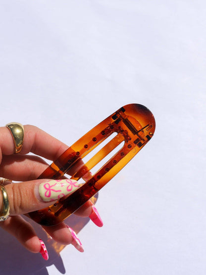 Lay Down Claws - KAXI