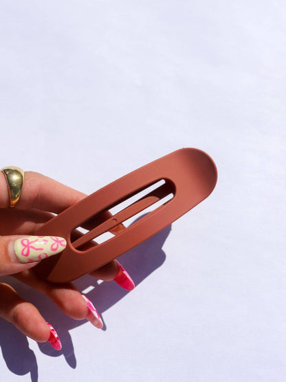 Lay Down Claws - KAXI