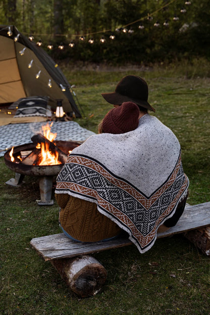 Unfolding Landscapes – 17 Knits for the Road - Laine