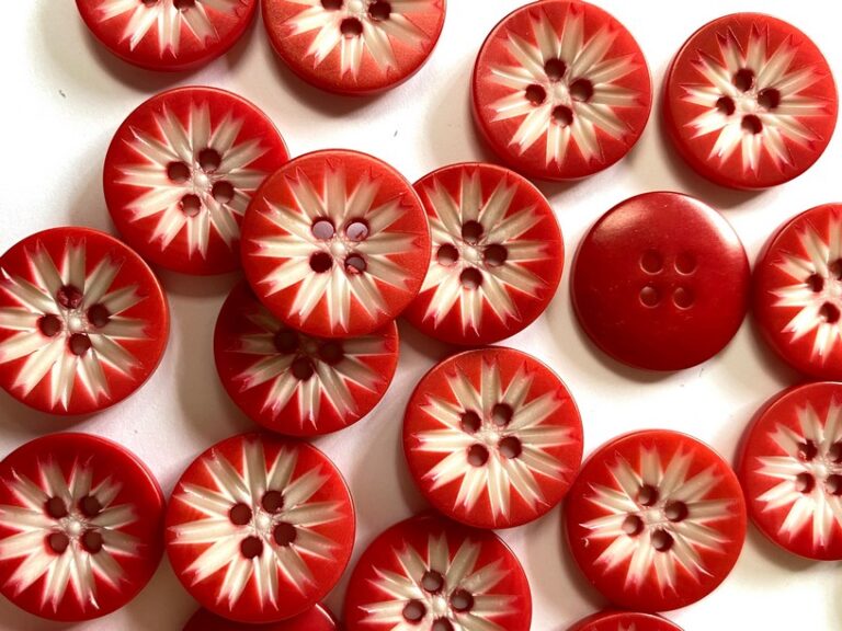 Corozo with Flower Button - 18mm