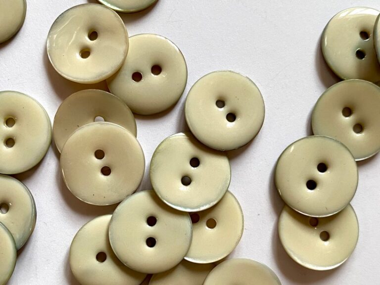 Resin & Shell Button - 18mm