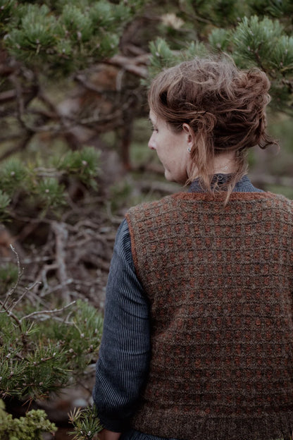 The Island and the Forest: A Knitted Correspondence - Laine