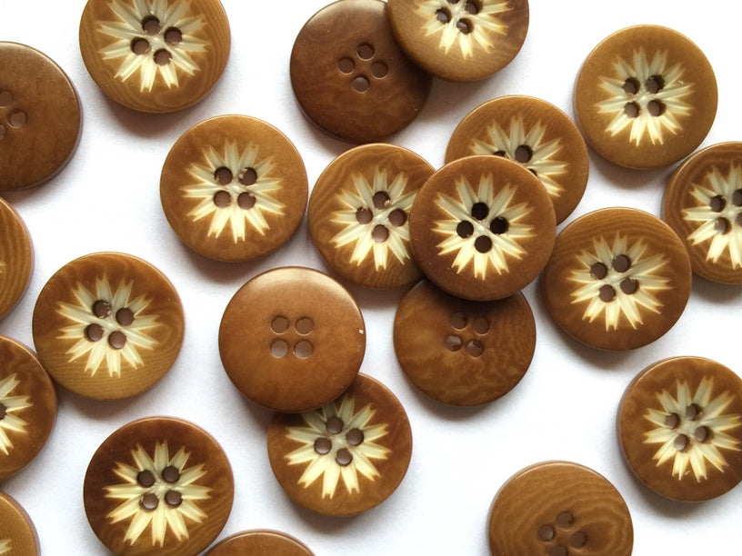 Corozo with Flower Button - 18mm