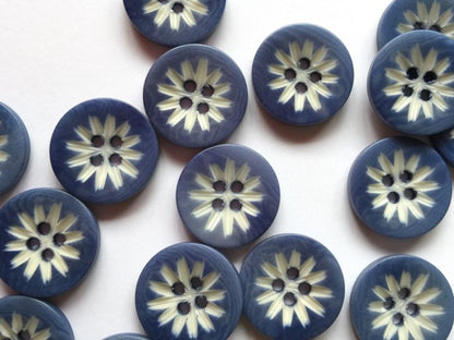 Corozo with Flower Button - 18mm