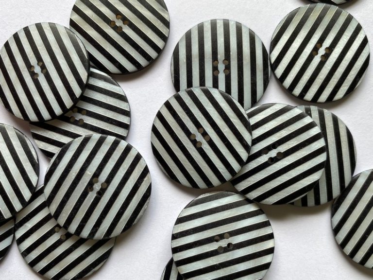 Striped Shell Buttons - 22mm