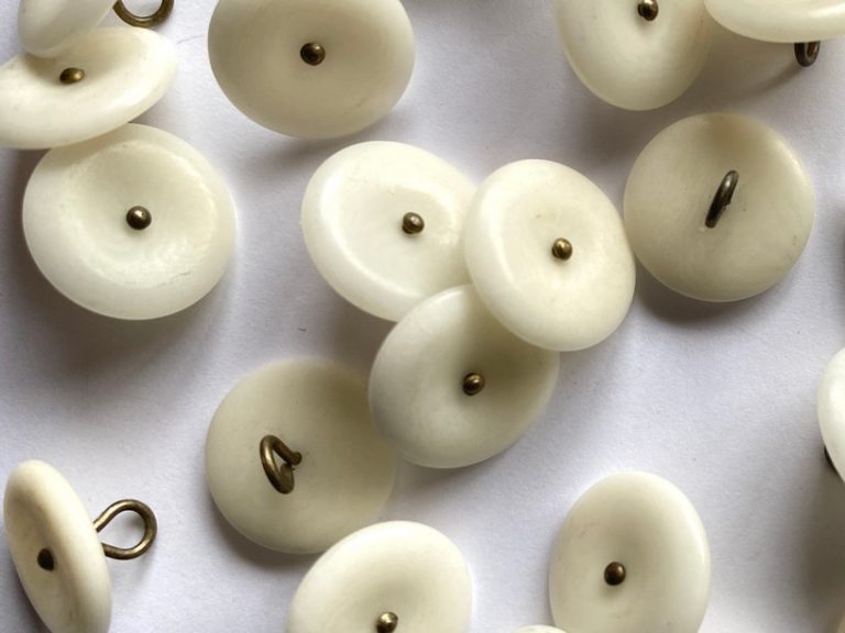 Corozo Button w/ Brass Shank - 15mm