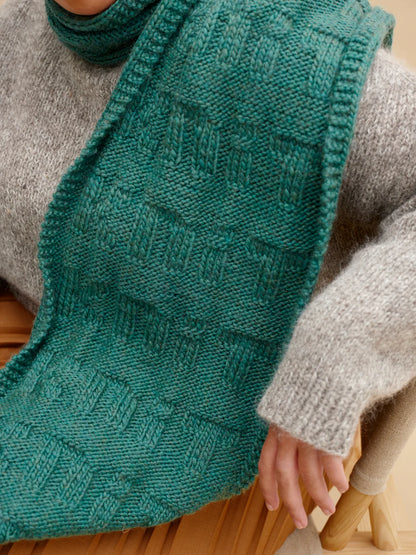 52 Weeks of Easy Knits soft cover - Laine