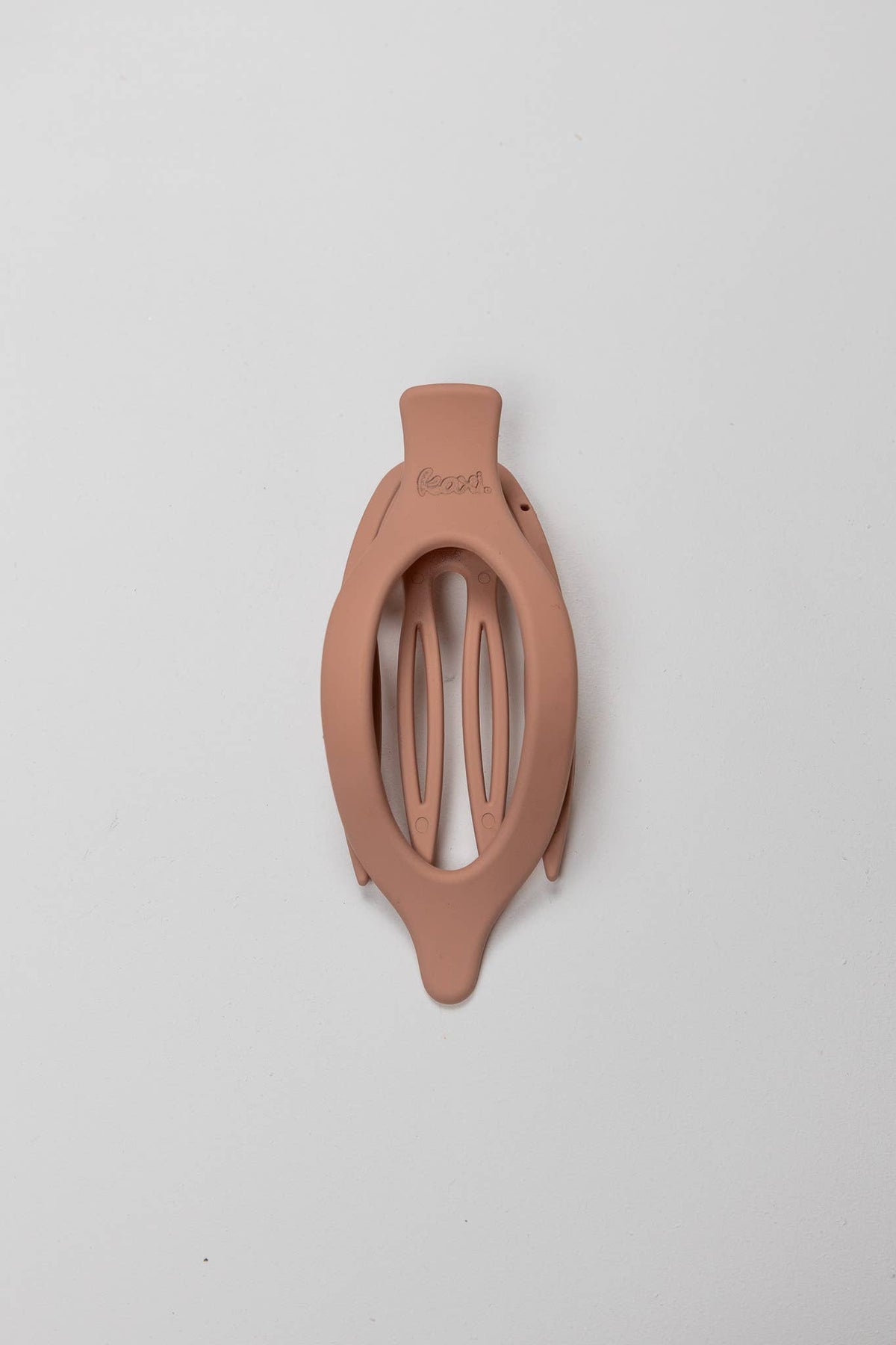 KAXI Lay Down 2.0 Claw Clip — Flat Comfort Hair Clip