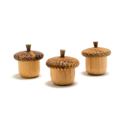 Stitch Marker Holding Acorn - DEGEN