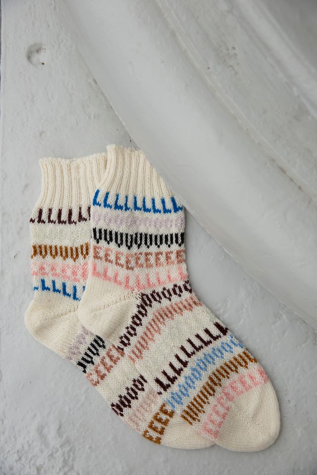 Nordic Chic: Knitting a Modern Wardrobe - Laine